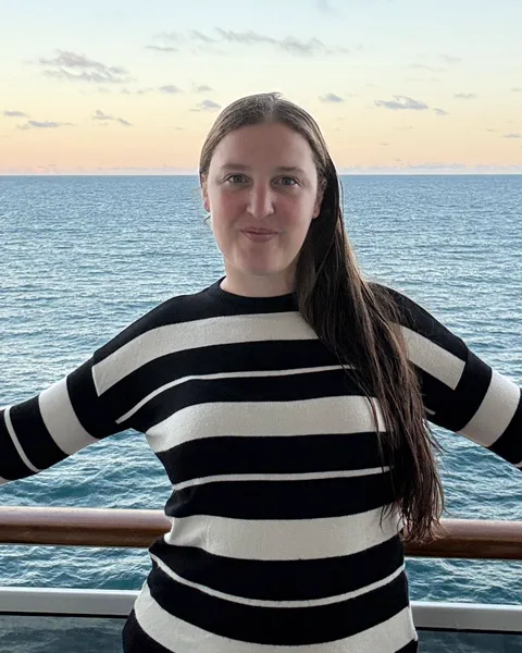 Mar, de Mar de Crucero, en el balcón de un crucero